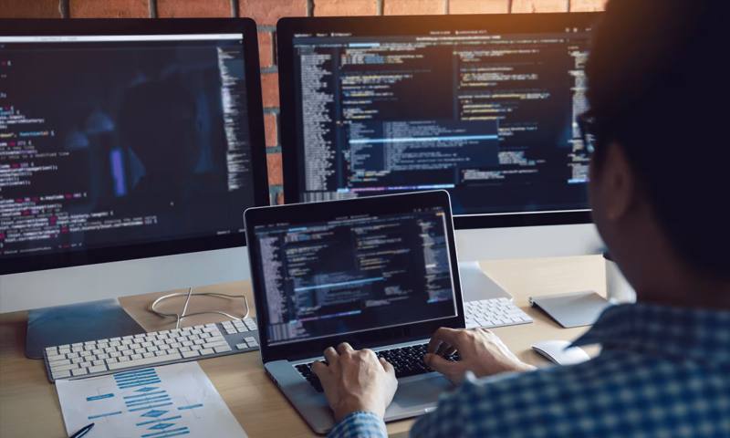 数据科学选型：R与Python如何赋能丰城市网站建设？
